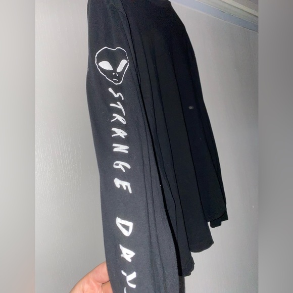 Strange days long sleeve shirt👽💀size large in black! - Picture 4 of 5